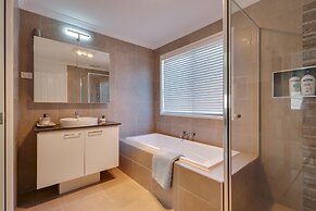 StayAU Newly Cozy Holiday House Tarneit