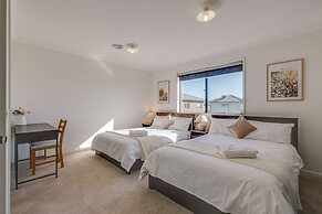 StayAU Newly Cozy Holiday House Tarneit