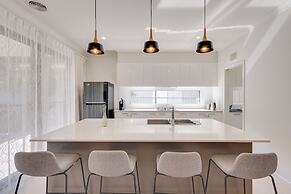 StayAU Newly Cozy Holiday House Tarneit