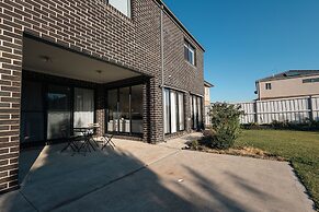 StayAU Newly Cozy Holiday House Tarneit