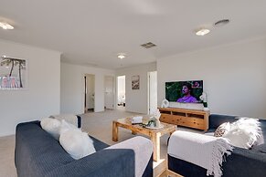StayAU Newly Cozy Holiday House Tarneit