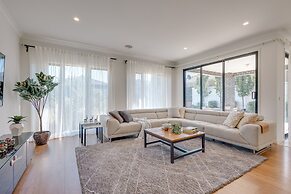 StayAU Newly Cozy Holiday House Tarneit