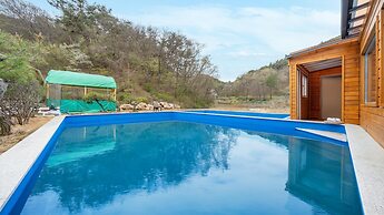 Cheongdo Ellago Poolvilla Pension