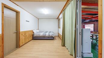Cheongdo Ellago Poolvilla Pension