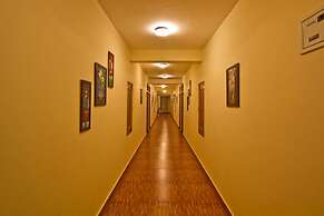 Goroomgo New Harmony Inn Manali