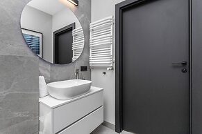 Apartment Near Arena Gdańsk by Renters