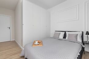 Apartment Near Arena Gdańsk by Renters