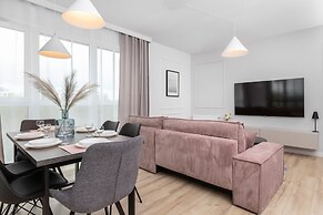 Apartment Near Arena Gdańsk by Renters