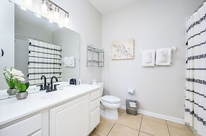 Beautiful Lakeview Condo, New Listing -1024