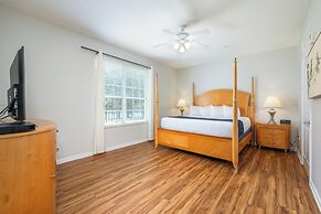 Beautiful Lakeview Condo, New Listing -1024