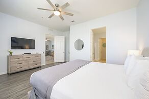 Beautiful Lakeview Vacation Condo, Vista Cay 1016