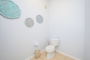 Beautiful Lakeview Vacation Condo, Vista Cay 1016