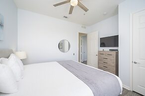 Beautiful Lakeview Vacation Condo, Vista Cay 1016