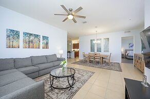 Beautiful Lakeview Vacation Condo, Vista Cay 1016