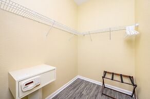 Beautiful Lakeview Vacation Condo, Vista Cay 1016