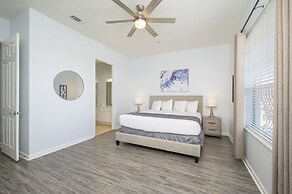 Beautiful Lakeview Vacation Condo, Vista Cay 1016