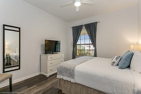 Beautiful Modern Vista Cay Condo, Near Parks-2011