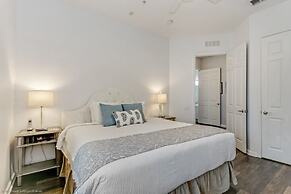 Beautiful Modern Vista Cay Condo, Near Parks-2011