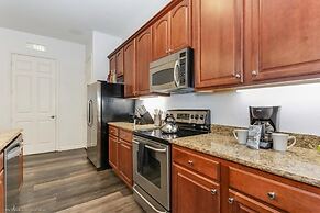 Beautiful Modern Vista Cay Condo, Near Parks-2011