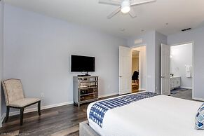 Beautiful Modern Vista Cay Condo, Near Parks-2011