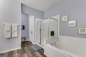 Beautiful Modern Vista Cay Condo, Near Parks-2011