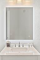 Luxury Lakeview Penthouse, Vista Cay Orlando 1025