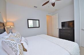 Beautiful Modern Condo, Near Parks-2012