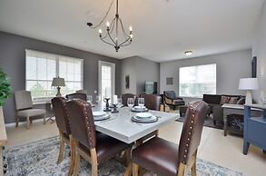 Beautiful Modern Condo, Near Parks-2012