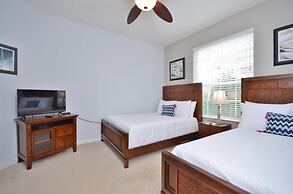 Beautiful Modern Condo, Near Parks-2012