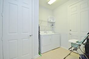 Beautiful Modern Condo, Near Parks-2012