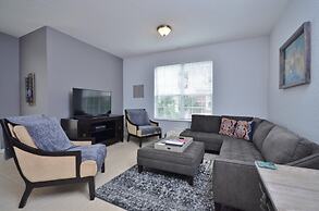 Beautiful Modern Condo, Near Parks-2012