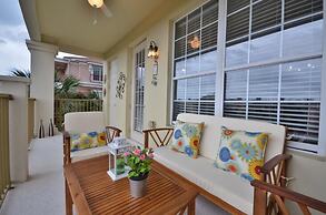 Beautiful Modern Condo, Near Parks-2012