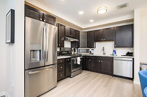 Brand New Modern Vista Cay Reserve Condo - 5008