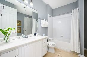 Newly Renovated Premium Condo, Vista Cay - 2002