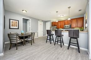 Newly Renovated Premium Condo, Vista Cay - 2002