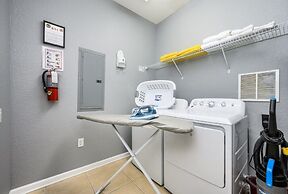 Newly Renovated Premium Condo, Vista Cay - 2002