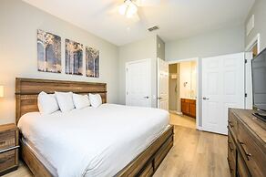 Vista Cay Deluxe Condo, Near the Parks! - 3002