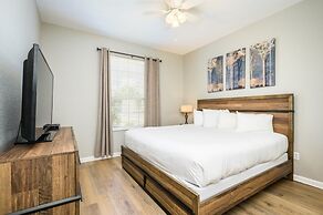 Vista Cay Deluxe Condo, Near the Parks! - 3002