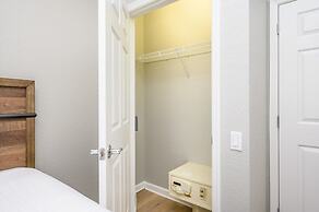 Vista Cay Deluxe Condo, Near the Parks! - 3002