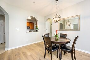 Vista Cay Deluxe Condo, Near the Parks! - 3002