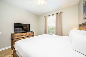 Vista Cay Deluxe Condo, Near the Parks! - 3002
