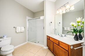Vista Cay Deluxe Condo, Near the Parks! - 3002