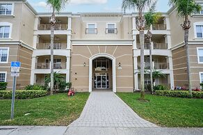 Premium Lake View Condo, Vista Cay - 1005