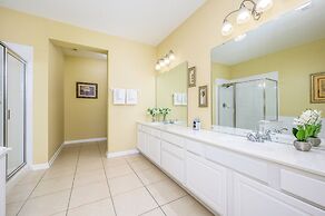 Premium Lake View Condo, Vista Cay - 1005