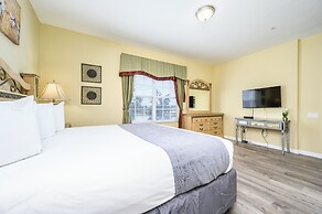 Premium Lake View Condo, Vista Cay - 1005