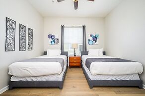 Penthouse Vacation Condo, Near the Parks - 2014