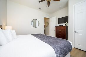 Penthouse Vacation Condo, Near the Parks - 2014