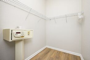 Penthouse Vacation Condo, Near the Parks - 2014