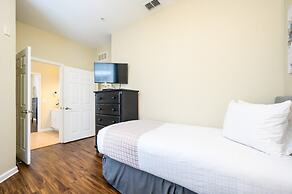 Beautiful Deluxe Condo, Vista Cay - 3023