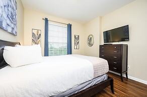 Beautiful Deluxe Condo, Vista Cay - 3023